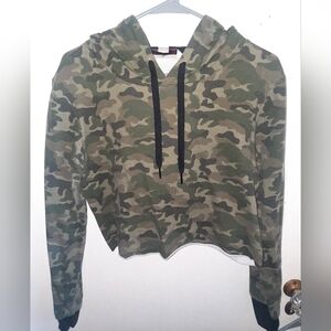 Women Camouflage Cropped Hoodie